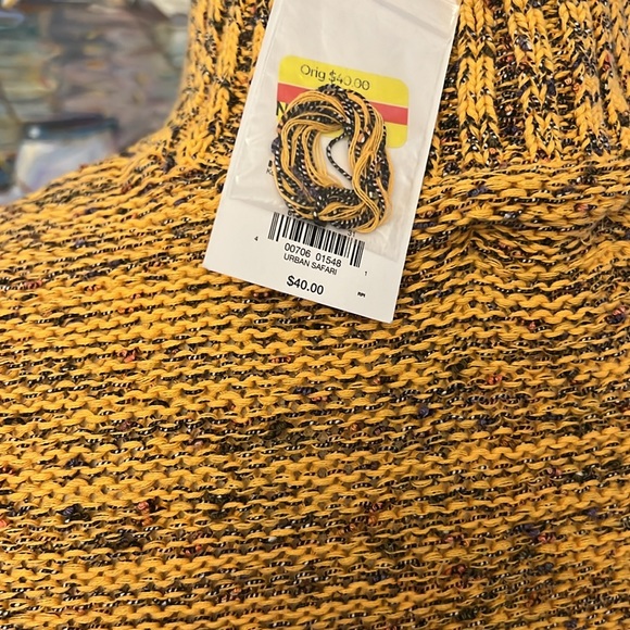 TURTLE NECK SLEEVELESS SWEATER - Picture 4 of 4